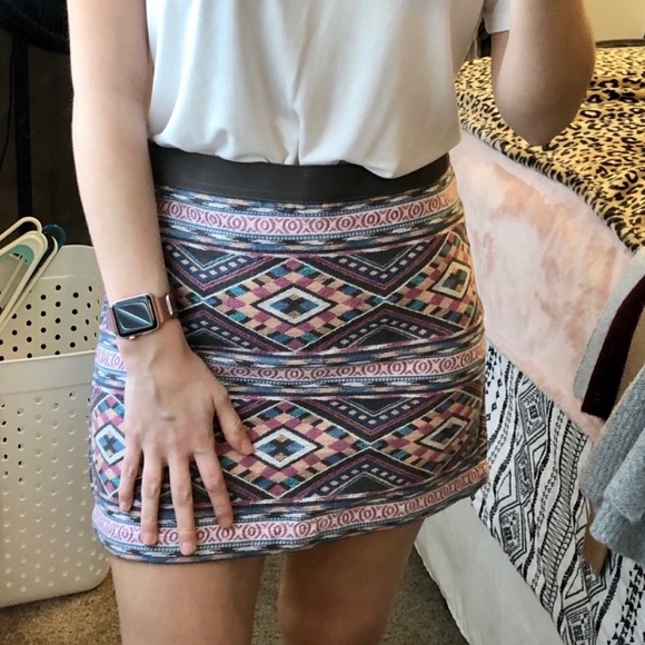 American Eagle Outfitters multi print Aztec Boho Mini Skirt size 4-6 - Picture 2 of 6